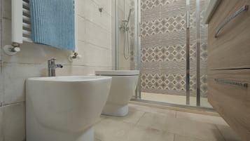 Dusche, Bidet, Handtücher