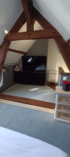 2 slaapkamers, een strijkplank/strijkijzer, internet, beddengoed