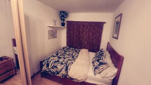 1 bedroom, iron/ironing board, free WiFi, bed sheets - Cozy London apartment on Ash Road (London)