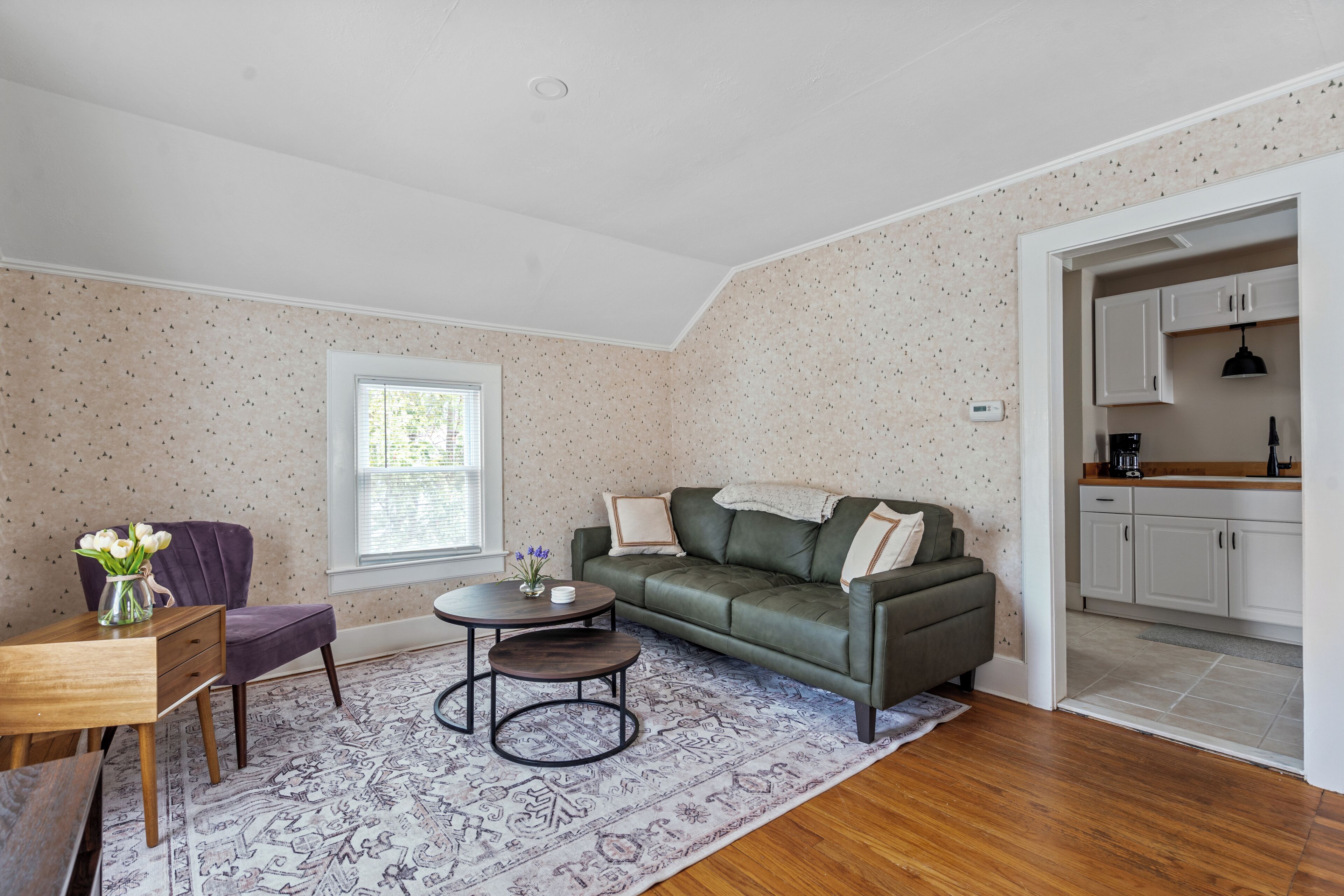 Stylish Carriage house near DOWNTOWN, SPAC, SKIDMORE and RACE TRACK