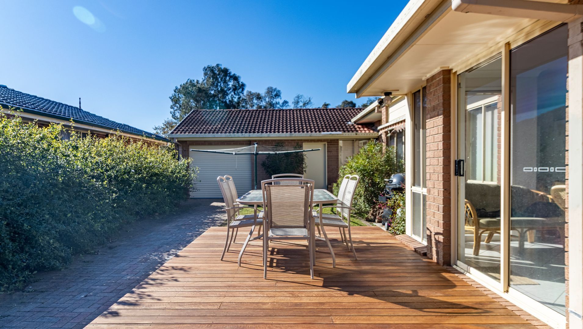 屋外ダイニングエリア