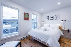 3 室のベッドルーム、アイロン / アイロン台、WiFi、ベッドシーツ