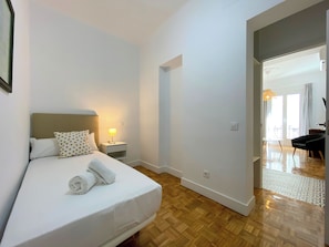 2 chambres, fer et planche à repasser, Wi-Fi, draps fournis