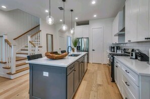 Refrigerador, microondas, horno, lavavajillas