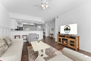 Smart TV y chimenea 