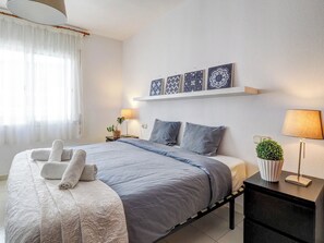 2 室のベッドルーム、WiFi (無料)、ベッドシーツ