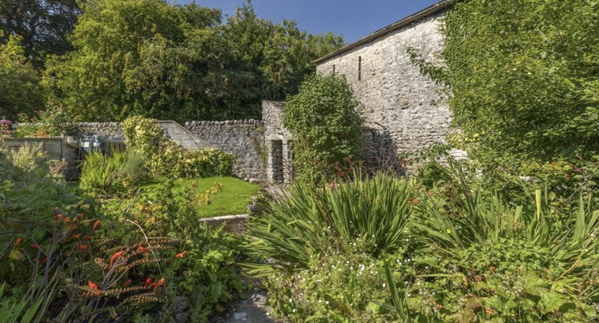 Khuôn viên nơi lưu trú