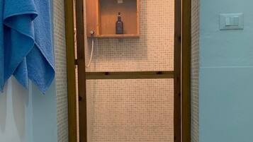 Doccia, asciugacapelli, bidet, asciugamani