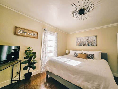 The Velvet Lounge: Classy 1BR Gem near Napa Valley.Spacious Layout,King Size Bed
