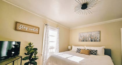 The Velvet Lounge: Classy 1BR Gem near Napa Valley.Spacious Layout,King Size Bed