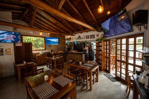 Café da manhã com buffet grátis todos os dias