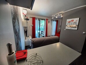 Interior - Beau Studio à 150 m de la mer Dans un Parc Privé ! (Six-Fours-les-Plages)