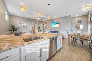 Apartment (3 Bedrooms) | Interior - Saltwater Pool, Rooftop Deck w/ View, Near Beach The Blue Crab by Avantstay (Port Aransas)