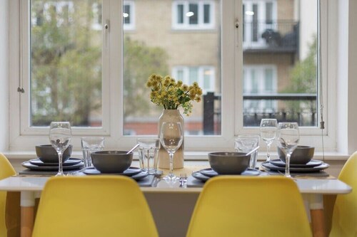 ★Deluxe 2 bed flat w/free parking★