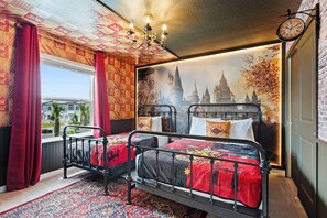 10 bedrooms, travel cot, WiFi, bed sheets