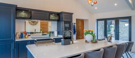 Réfrigérateur, micro-ondes, four, lave-vaisselle