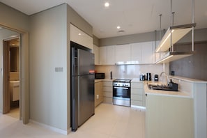 Fridge, microwave, oven, stovetop