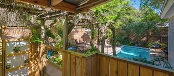 Private Pool, 3 Minutes to the Beach, Hidden Oasis in BMB