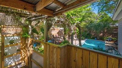 Private Pool, 3 Minutes to the Beach, Hidden Oasis in BMB