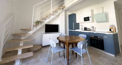 The Blue Duplex - for a family stay in the very heart of Aigues-Mortes