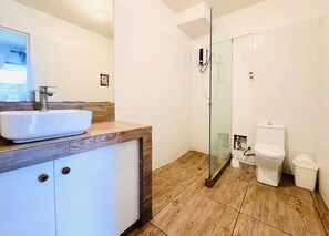 Chambre Standard, vue sur la ville | Salle de bain