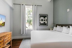 5 habitaciones, tabla de planchar con plancha y ropa de cama 
