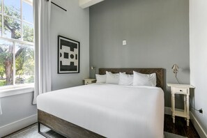 5 chambres, fer et planche à repasser, draps fournis