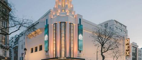 المنشأة من الخارج