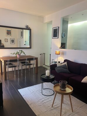 Living area - Appartement Chic et Élégant Proche Grand Boulevards & Grand REX (Paris)
