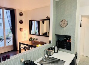 Private kitchen - Appartement Chic et Élégant Proche Grand Boulevards & Grand REX (Paris)