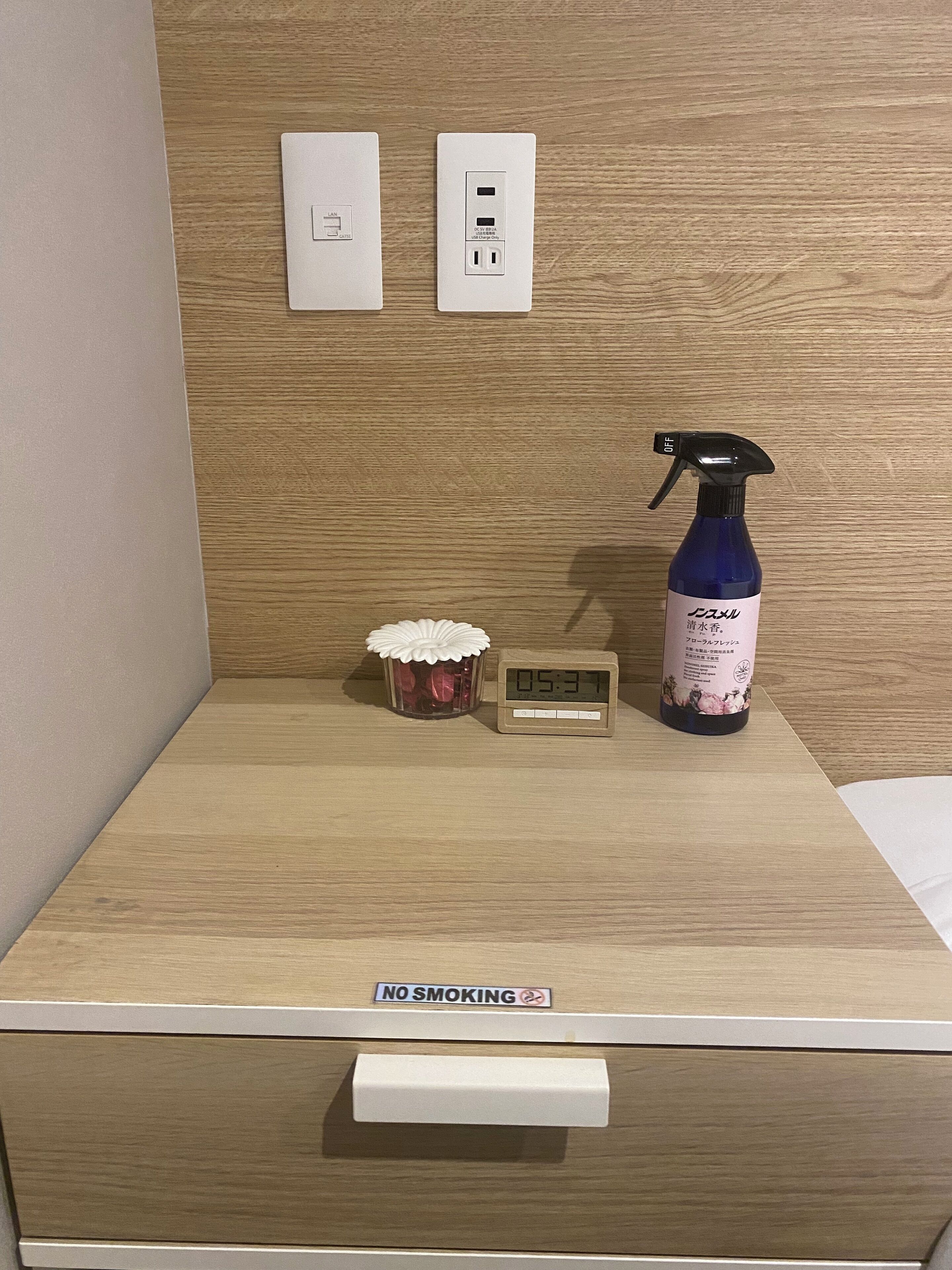 Habitación superior con 2 camas individuales, 2 camas individuales, para no fumadores, baño privado | Escritorio, espacio para trabajar con laptop y insonorización 