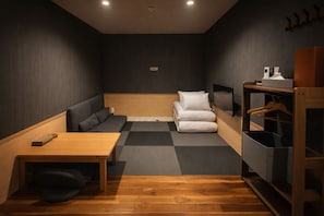 Deluxe Double Room, Japanese Futon, Non Smoking, Courtyard View | Desk, laptop workspace, soundproofing, WiFi (free) - My Home Inn Sennan Onosato (Sennan)