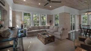 Ferienhaus, Mehrere Betten, Terrasse, Gartenblick (Sea Echo) | Wohnbereich