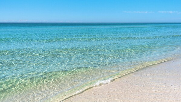 On the beach - Modern & Updated - Gulf-front - Steps to the Beach (Santa Rosa Beach)