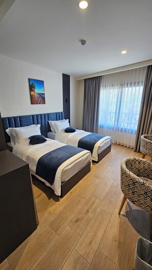 Tomannsrom – standard, byutsikt | Safe på rommet, lydisolert, strykejern/-brett og wi-fi (inkludert)