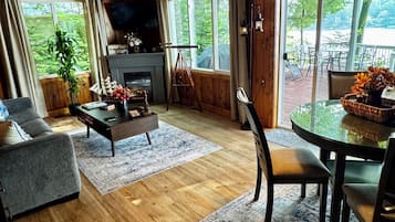 Smart TV, fireplace, books, stereo