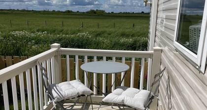 Remarkable 2-bed Holiday Home in Whitstable