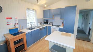 雪櫃、微波爐、焗爐、洗碗機