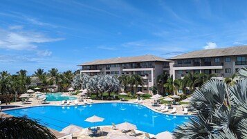 2 piscinas al aire libre