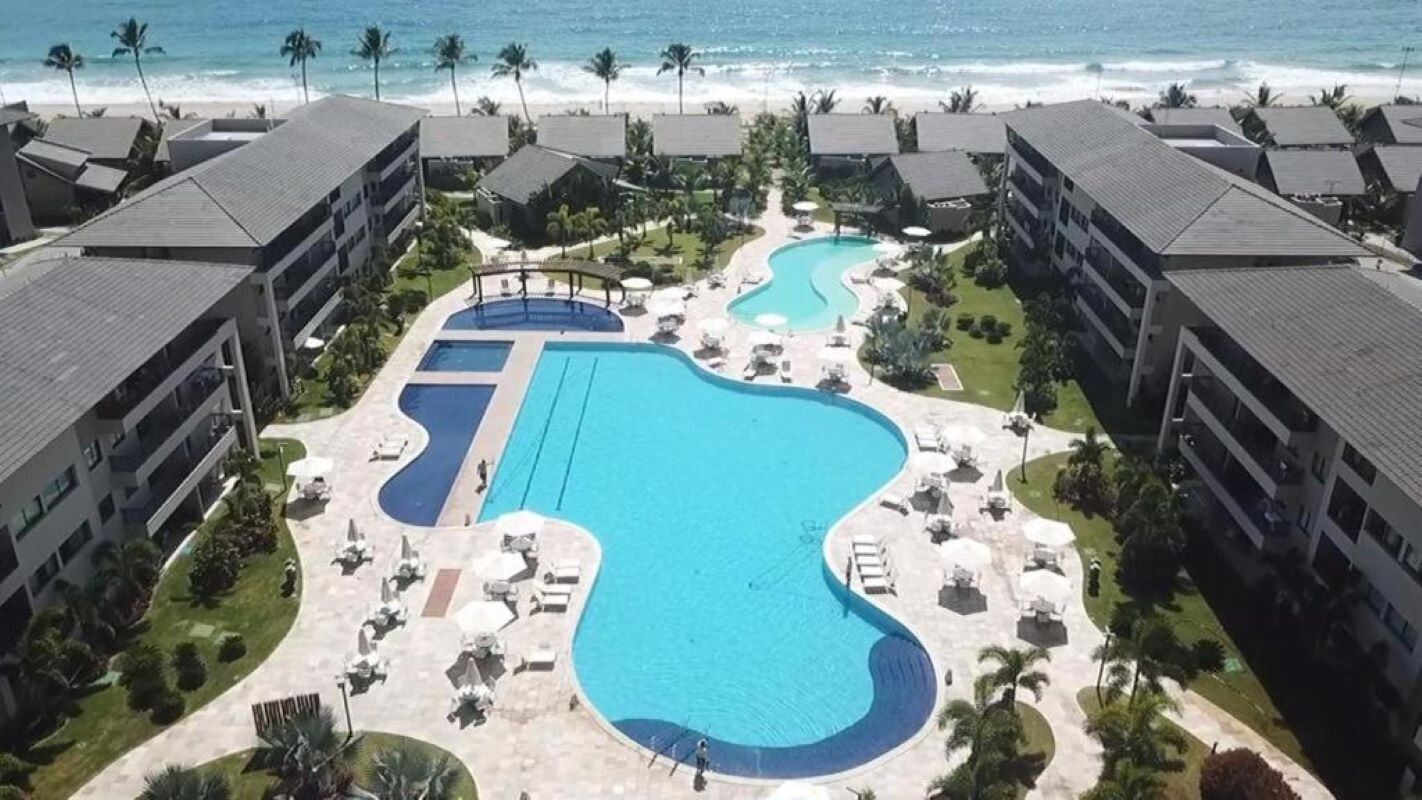 2 piscines extérieures