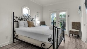 5 bedrooms, individually decorated, individually furnished, bed sheets