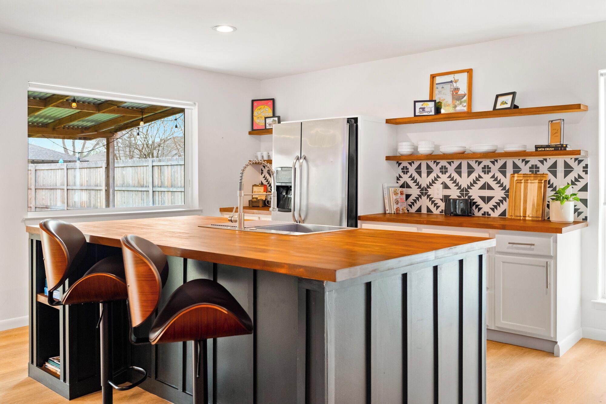 雪櫃、微波爐、焗爐、爐具