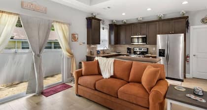 Pet friendly, beautiful mid island cottage only 3 miles from the beach!