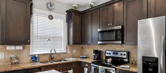 Pet friendly, beautiful mid island cottage only 3 miles from the beach!