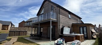 Acorn House  -  8 guests  in 4 bedrooms