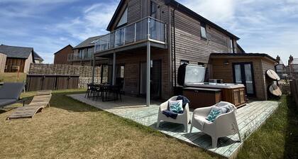 Acorn House - 8 guests in 4 bedrooms