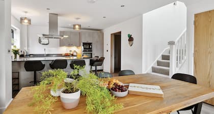 Acorn House  -  8 guests  in 4 bedrooms