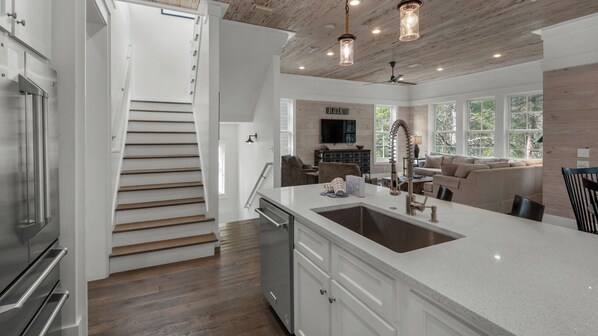 House, Patio, Garden View (Sea Echo + Ocean Park) | Private kitchen - Sleep up to 20 - 2 Homes Side by Side - Gated Community w/ Community Pool! (Santa Rosa Beach)