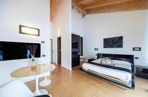 Superior Room | Down comforters, minibar, in-room safe, individually furnished - TENUTA VALDORSO AGRI RESORT (Montechiaro d'Acqui)