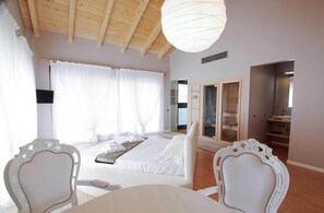 Superior Suite, 1 Bedroom, Garden View